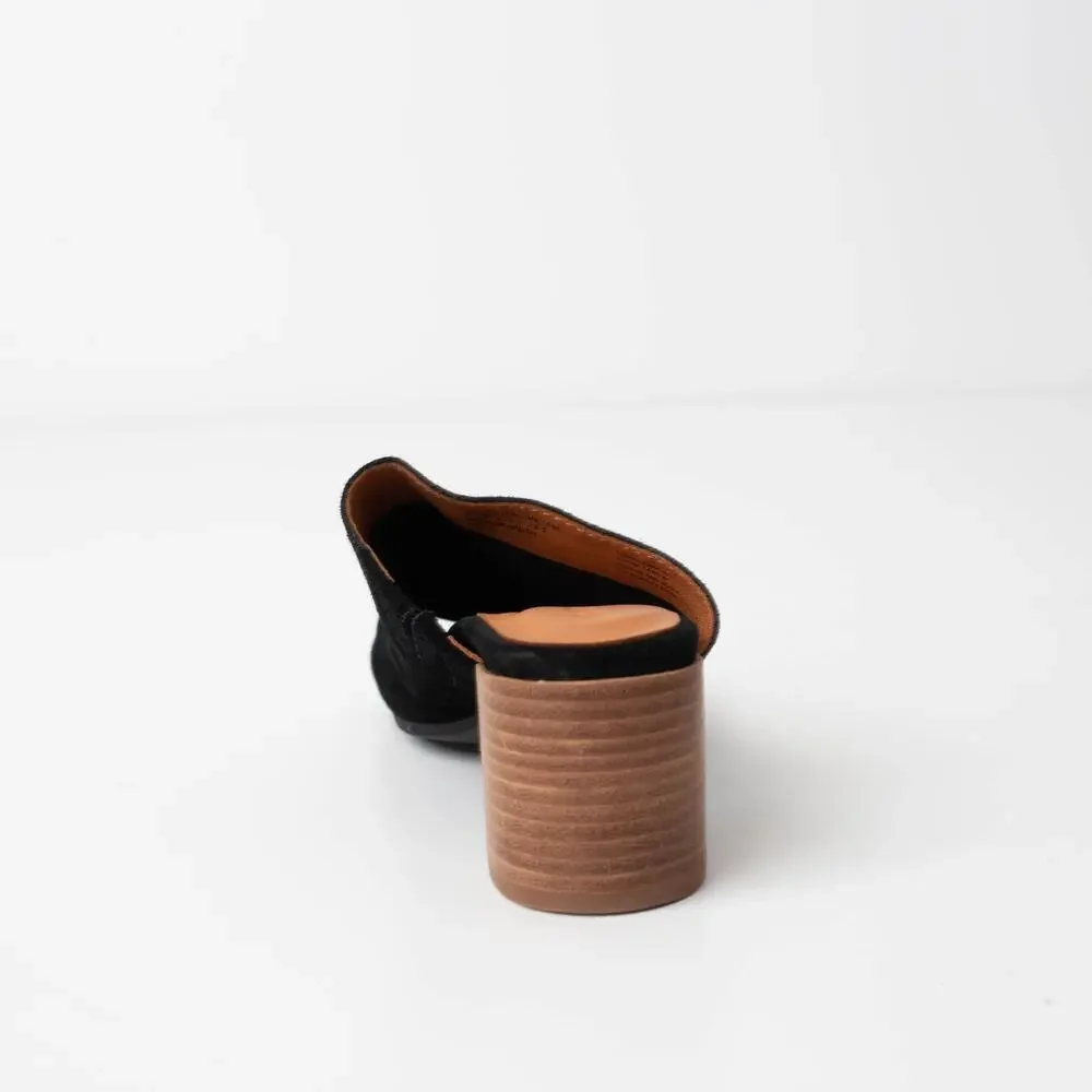 Gentle Souls by Kenneth Cole Chas Heeled Slide Suede Sandals - Picture 4 of 7
